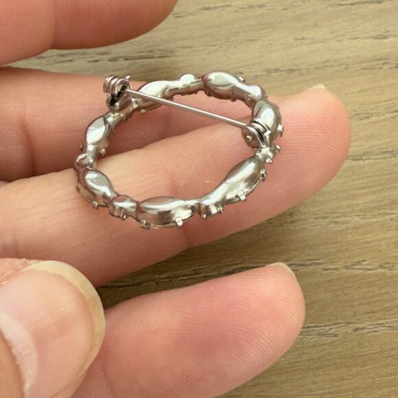 Vintage Rhinestone Circle Brooch Pin With Silver-Tone Setting - Picture 7 of 9